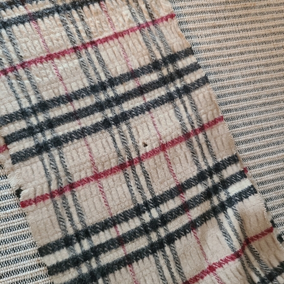 Burberry Plaid Tan Scarf *Authentic* - Picture 2 of 4
